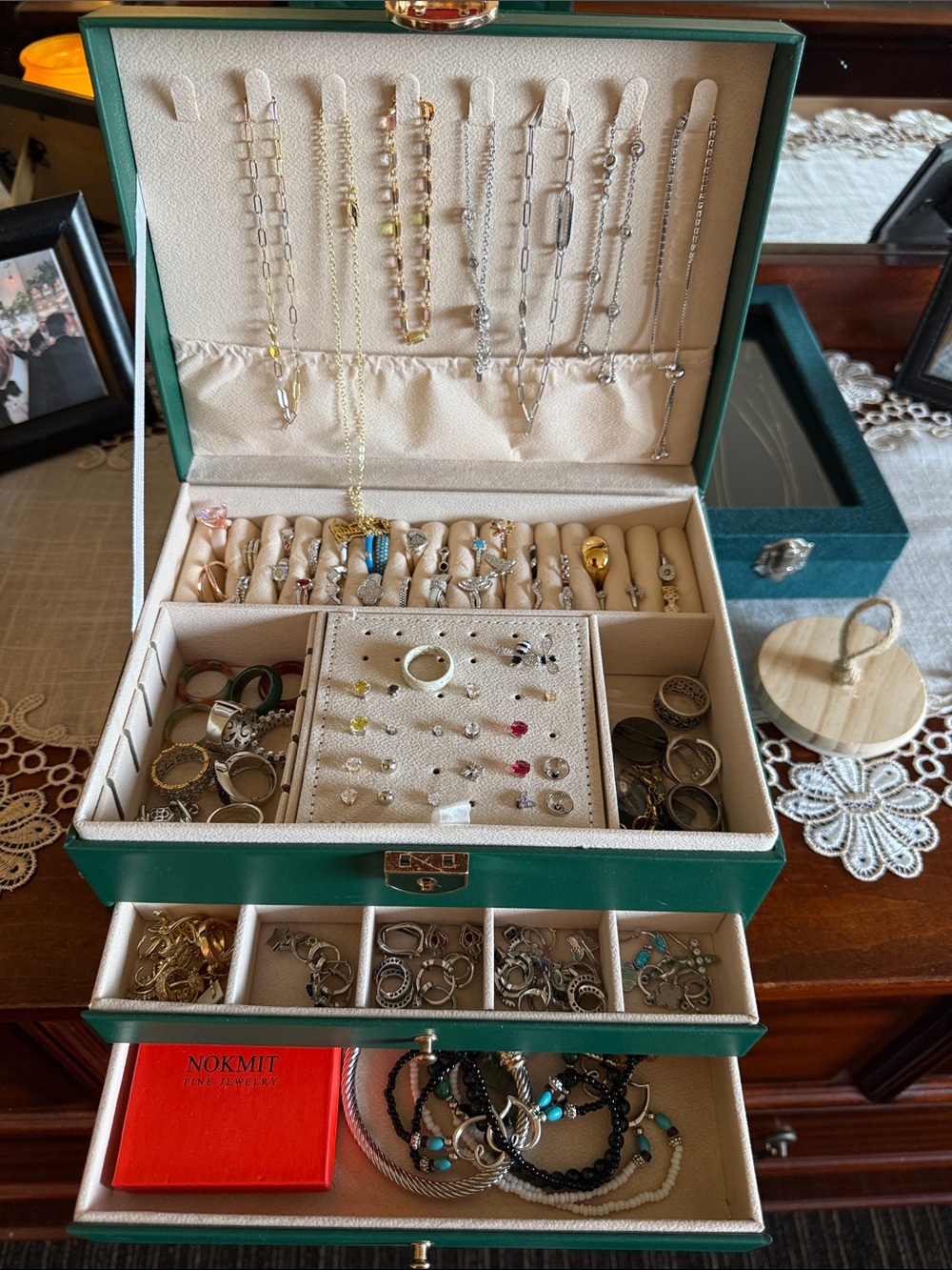 Green Jewelry Organizer Box with Cream Lining - Unbranded